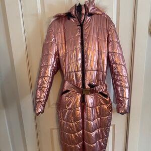 Metallic Pink Ski Suit Snowsuit w/ Faux Fur Hood – Women’s Small